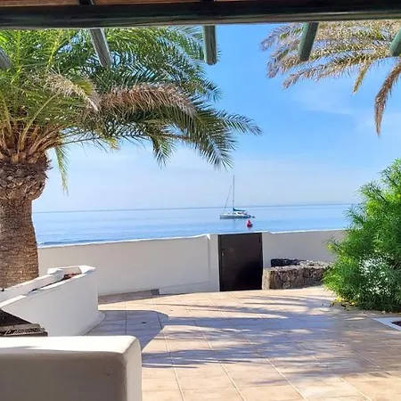 Loro Βίλα Playa Honda (Lanzarote)