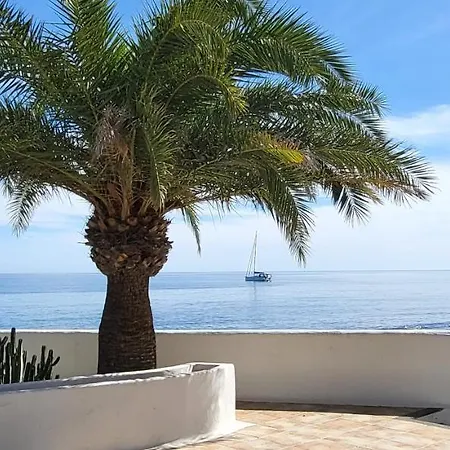 Loro Βίλα Playa Honda (Lanzarote)